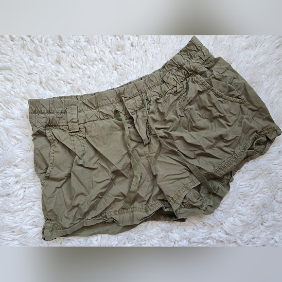 Gap Olive Green Women's Shorts - Picture 6 of 7